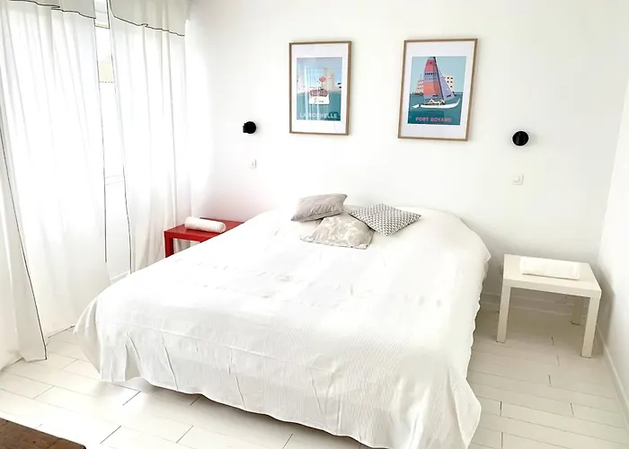 Maison Centre Avec Jardin , Terrasse, Et Garage Velos *