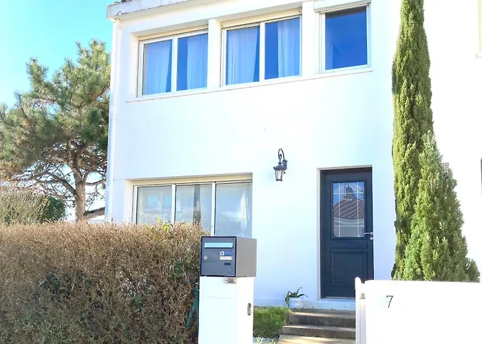 Maison Centre Avec Jardin , Terrasse, Et Garage Velos بيت للعطل *